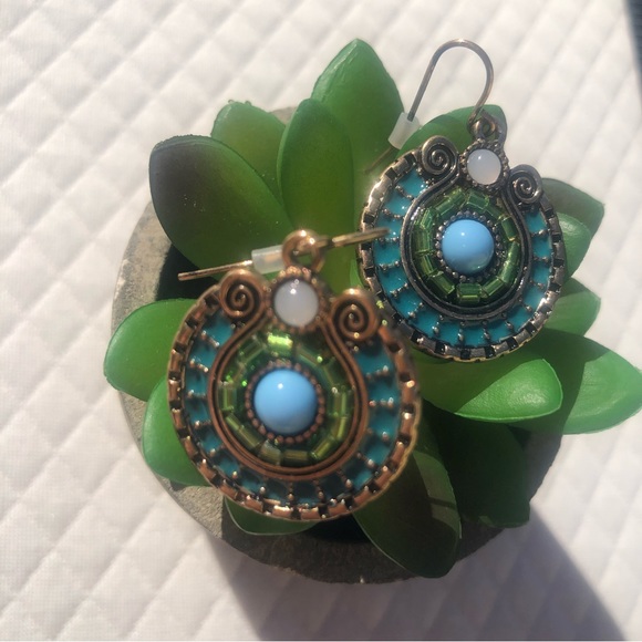 Beautiful vintage feel earrings blue 💙. - Picture 9 of 10